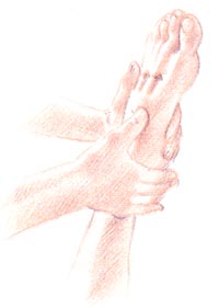 Coge la planta del, pie con una mano, con los dedos del pie hacia arriba. Con el pulgar de la otra mano presiona lentamente las ranuras entre los tendones que van desde la base del tobillo hasta los dedos. Coge la planta del, pie con una mano, con los dedos del pie hacia arriba. Con el pulgar de la otra mano presiona lentamente las ranuras entre los tendones que van desde la base del tobillo hasta los dedos.