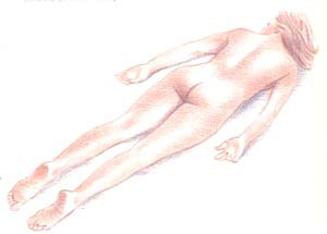 Mujer tumbada cuerpo a tierra Mujer tumbada cuerpo a tierra